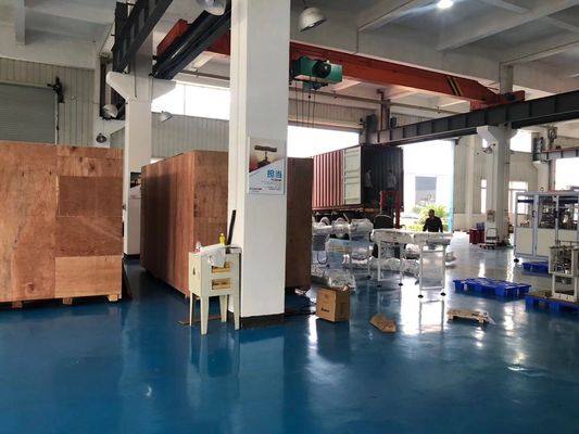 7.5KW μεταβιβάστε τη μηχανή του προσώπου ιστού ζωνών, 40 πακέτα/ελάχιστη μηχανή παραγωγής εγγράφου ιστού
