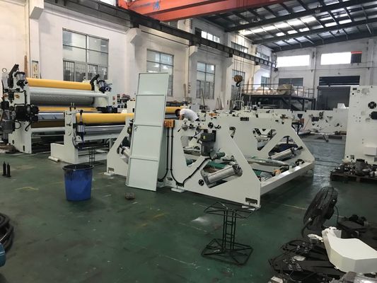 Τεράστιο διατρυπημένο 380V έγγραφο ρόλων που σκίζει τη μηχανή